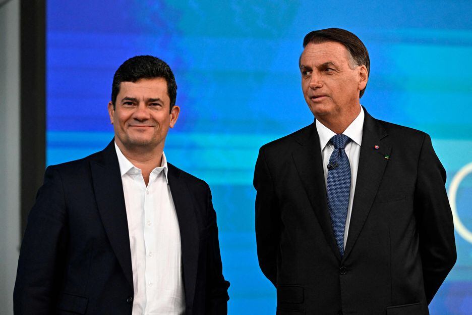 Presidente Jair Bolsonaro (PL) ao lado do ex-ministro e senador eleito Sergio Moro (União-PR), que reatou laços com o atual presidente durante o segundo turno