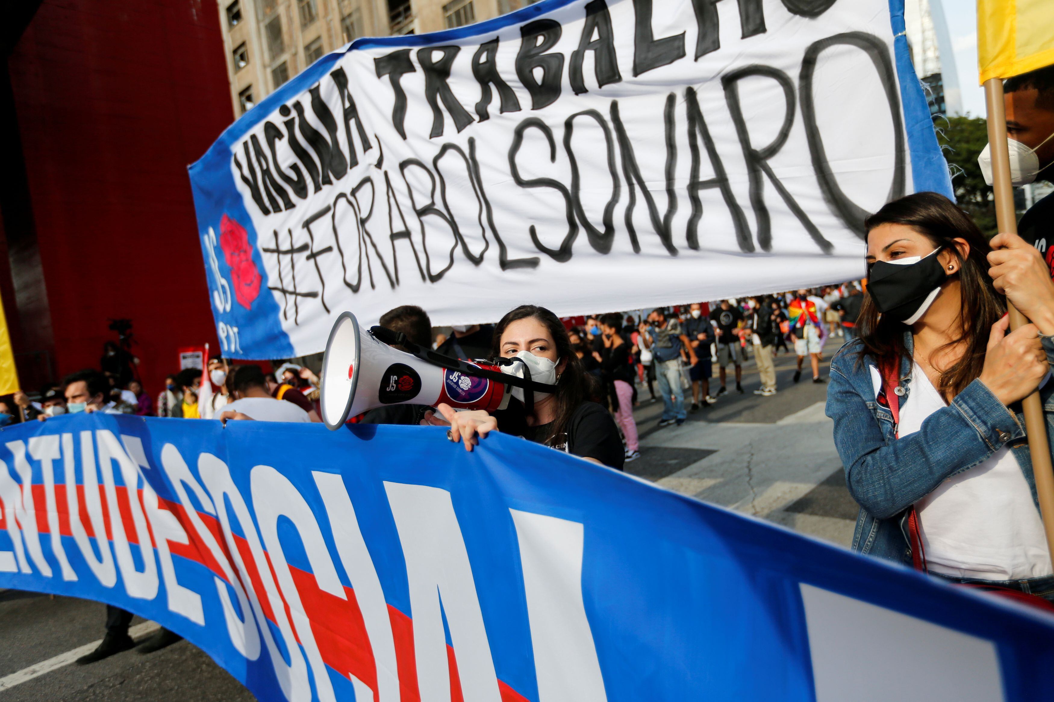 Manifestantes pedem saída de Bolsonaro e vacinas contra Covid-19