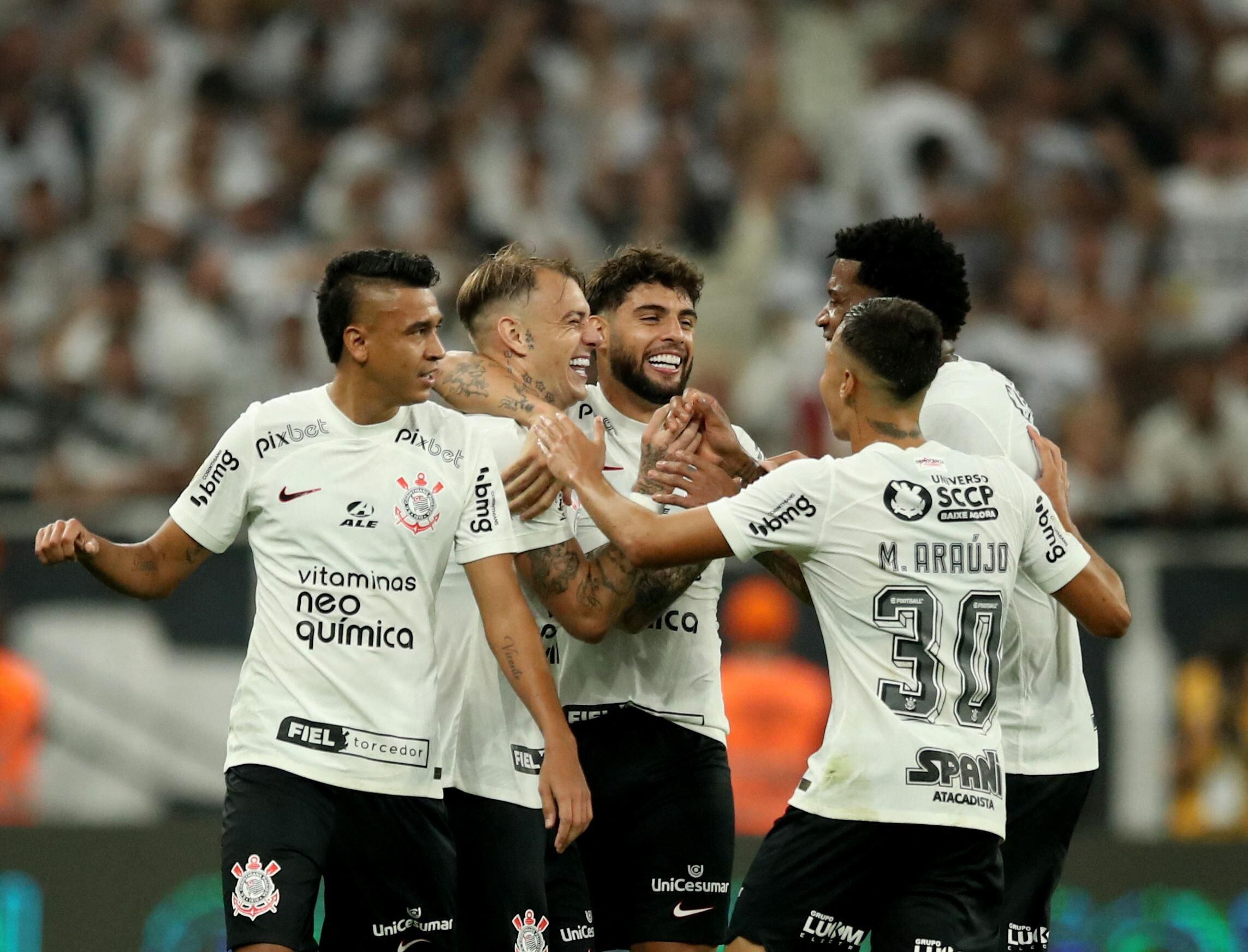 Corinthians resolve jogo sonolento no 2º tempo e bate Cruzeiro em