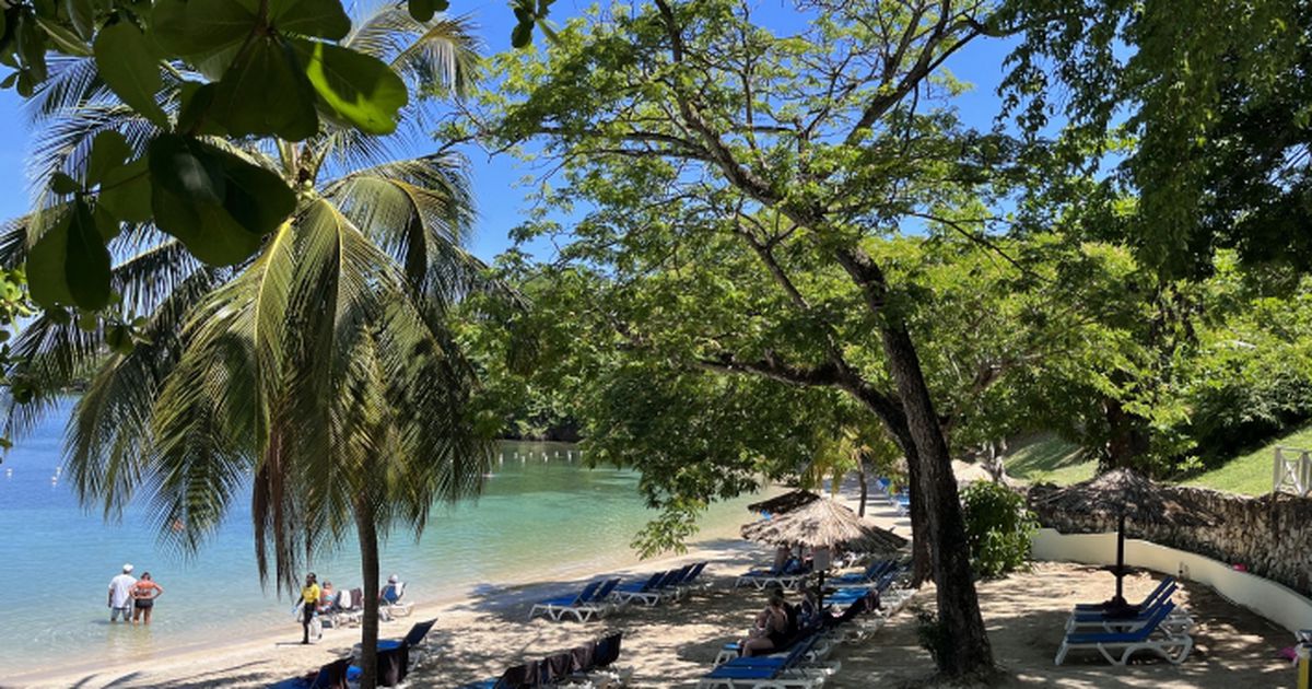 En Jamaica, un balneario con playas tranquilas cerca de Montego Bay