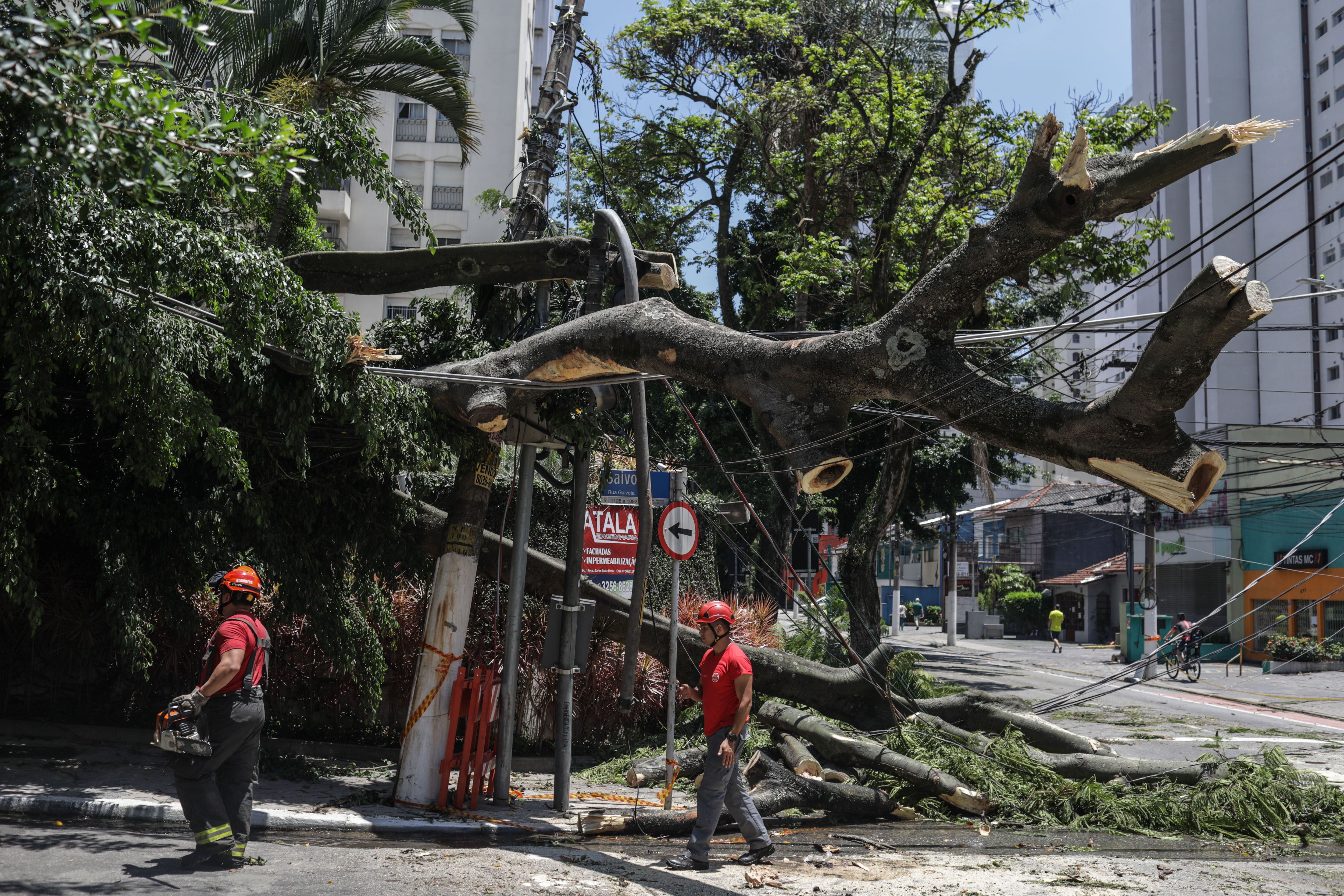 Enel Distribuição Rio restabelece energia após fortes chuvas