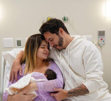 Tata Estaniecki anuncia nascimento do segundo filho e diz que família 'está  completa
