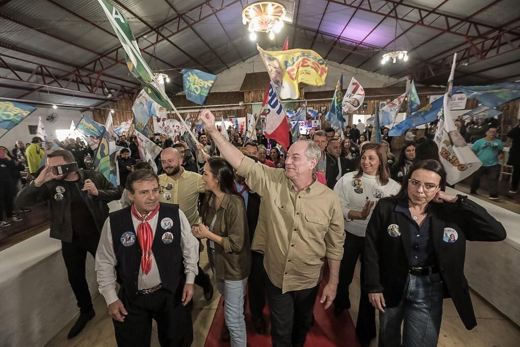 Bolsonarista tenta agredir Ciro Gomes em Porto Alegre diz