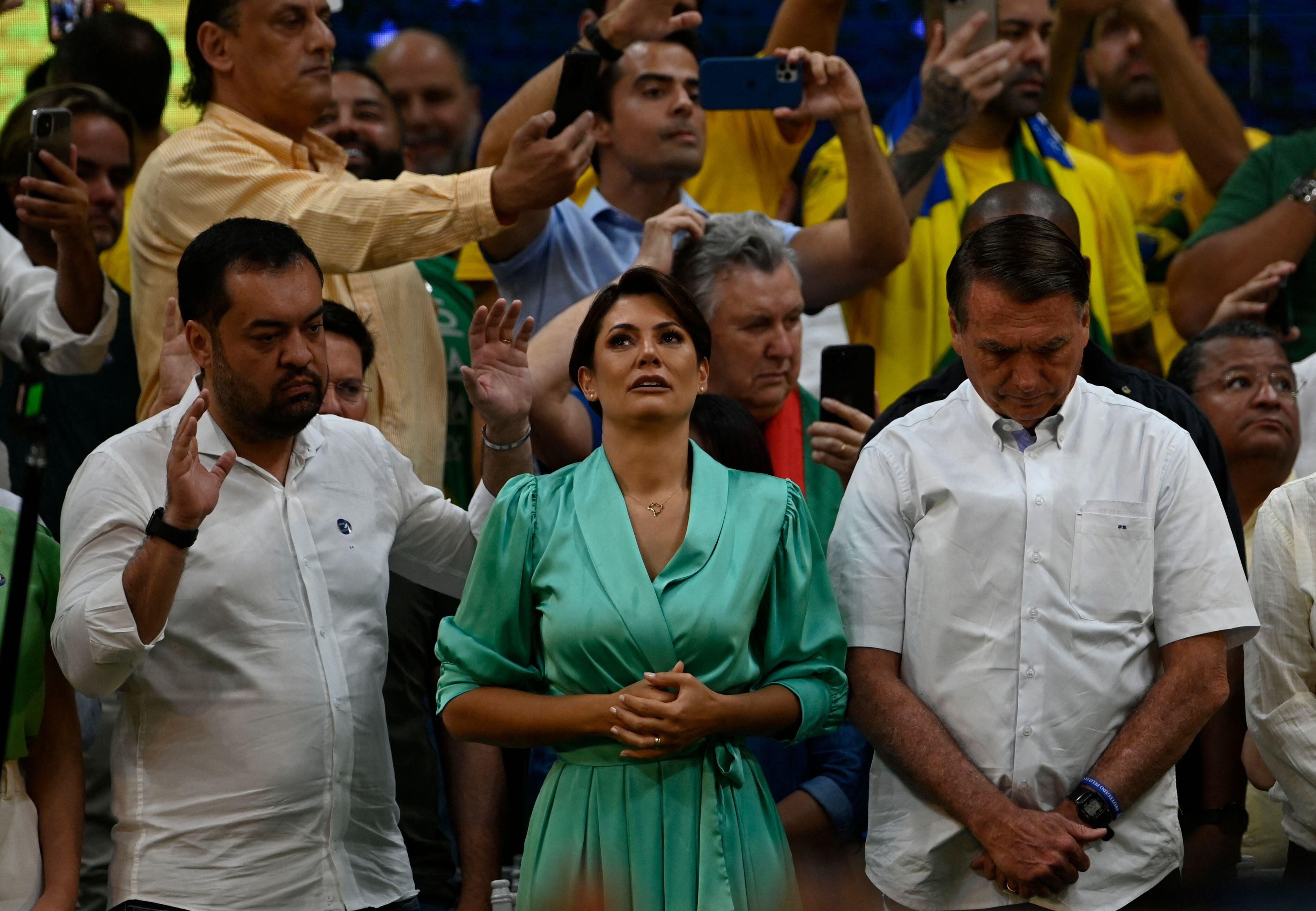 TikTokers evangélicos apoiam Bolsonaro; Lula tenta conquistar cristãos