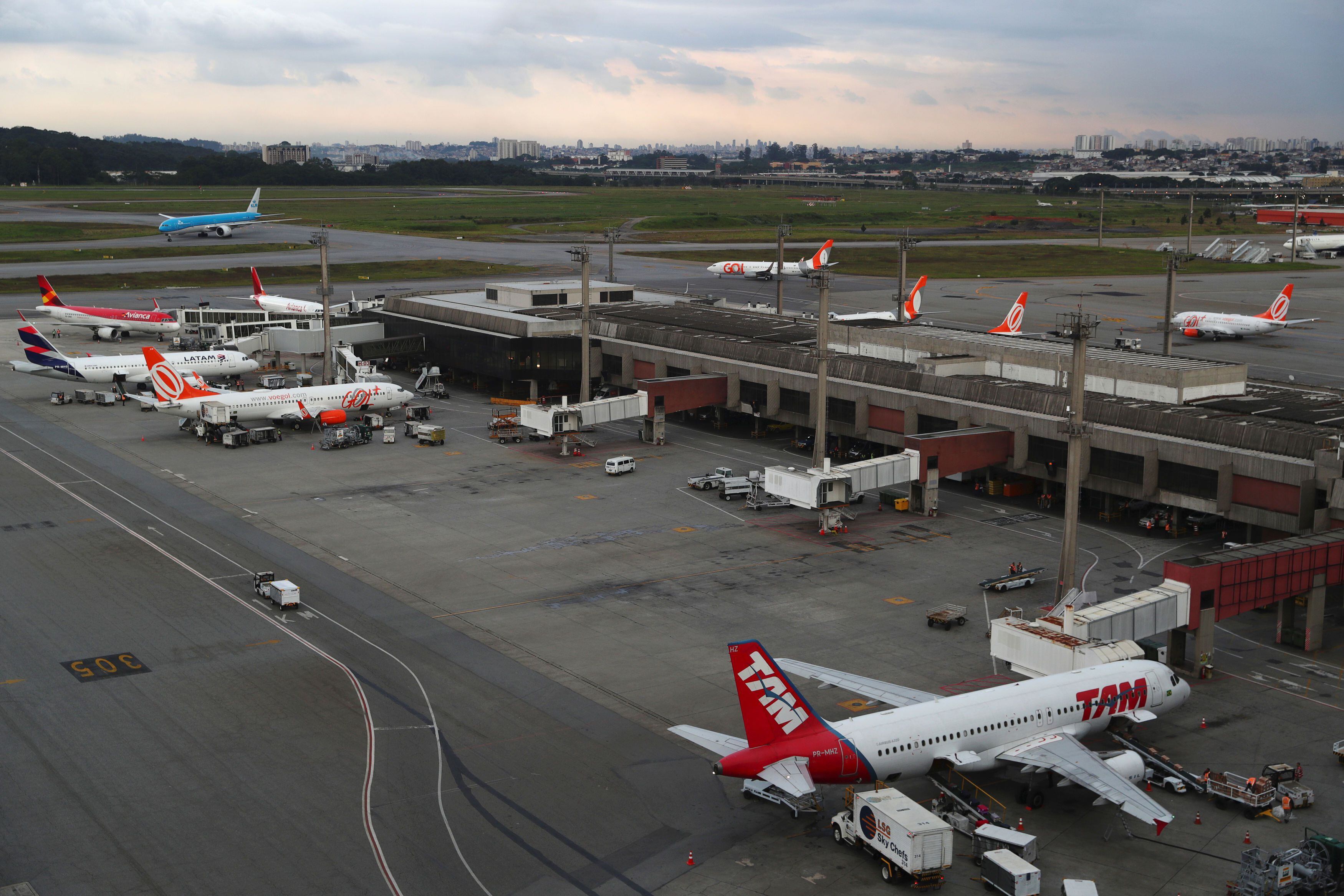 Vacina contra a covid traz otimismo e aéreas veem retomada do setor -  Estadão