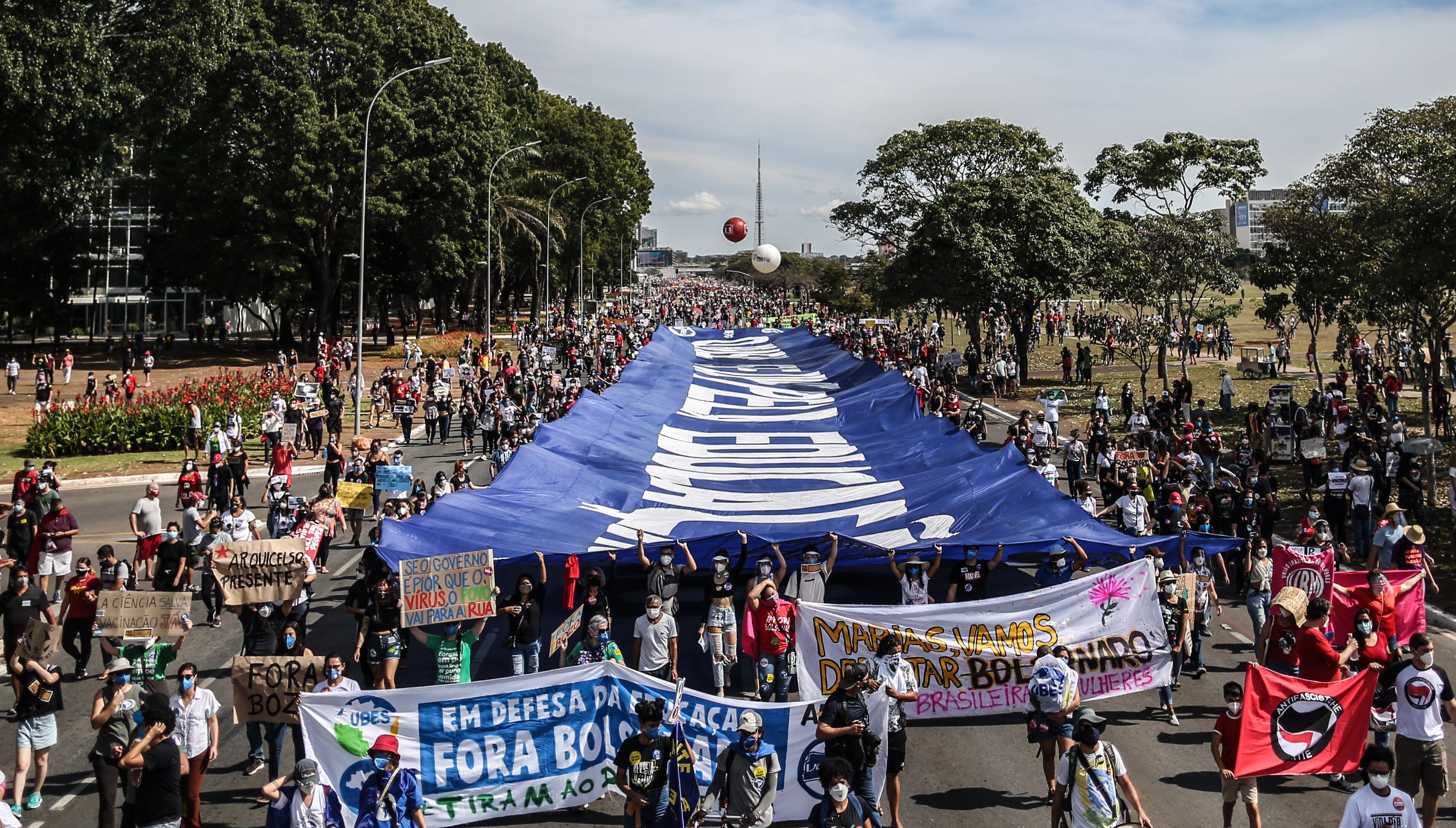 Manifestantes fazem atos contra Bolsonaro e a favor da vacina; FOTOS dos  protestos pelo Brasil, Política