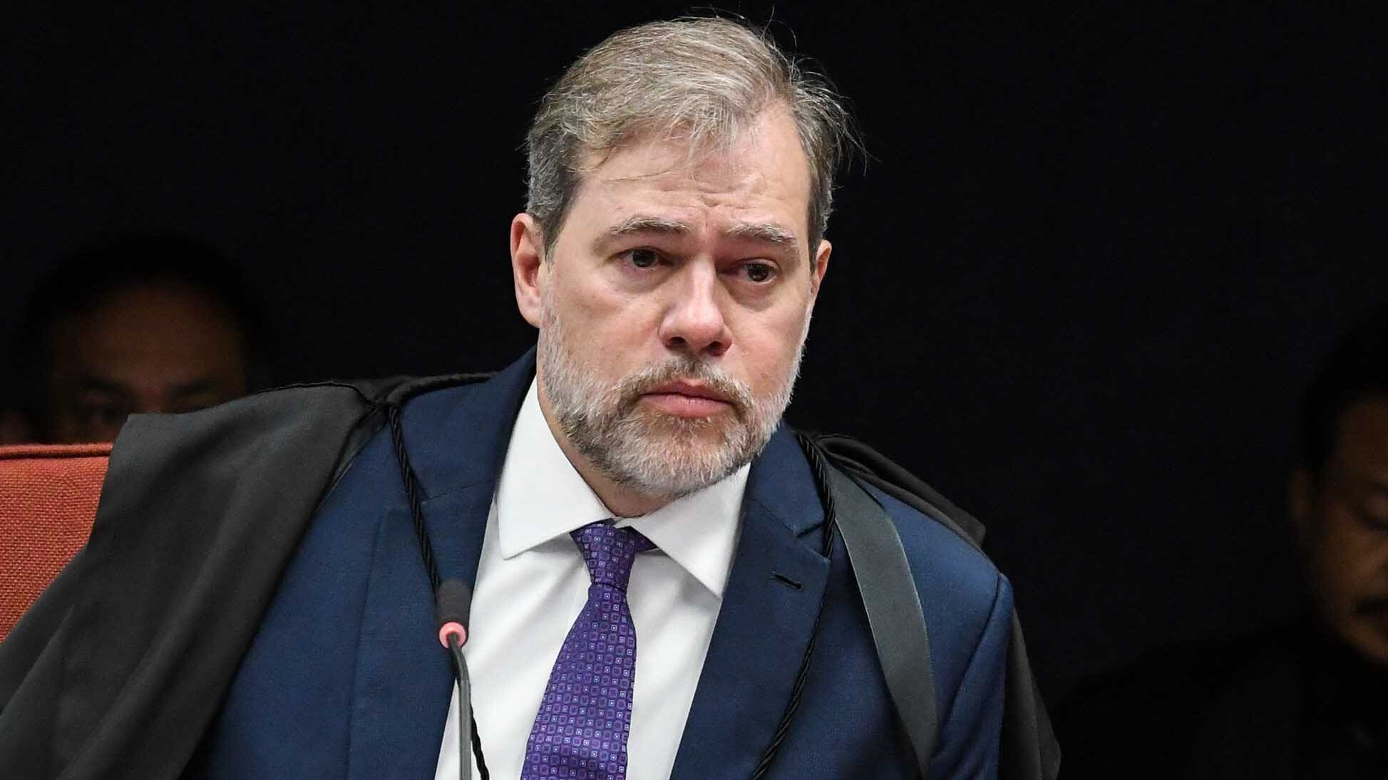 Foro privilegiado transformou STF em corte criminal, diz presidente da  Ajufe - 13/06/2016 - UOL Notícias